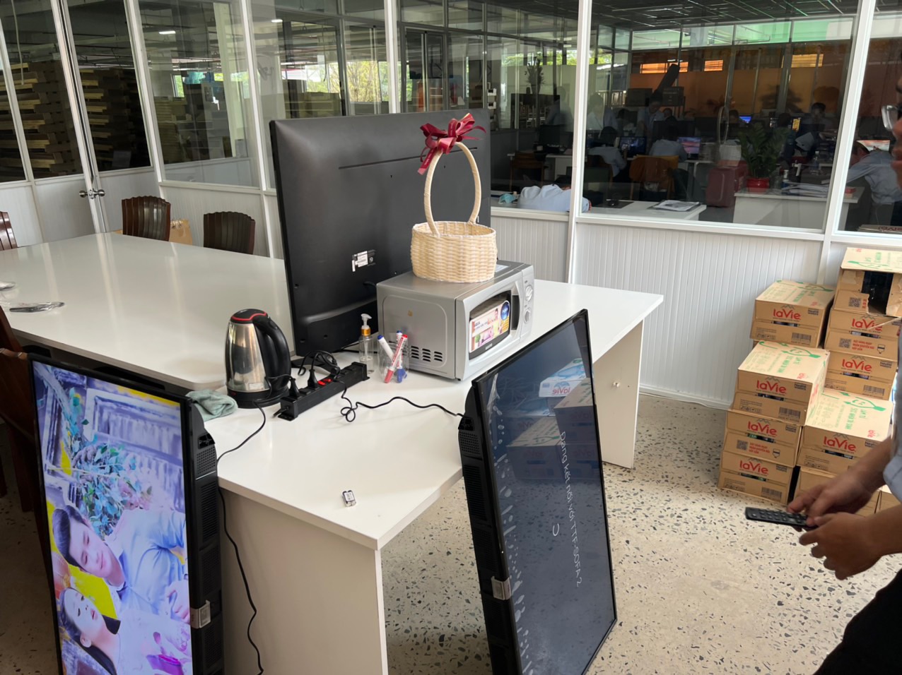 SMART TIVI 4K LG 43 INCH 43UJ632T GIÁ 5.400K - BH 1 NĂM ⚡️MÀN HÌNH MỚI CÓ TEM,REMOTE NÓI ⚡️